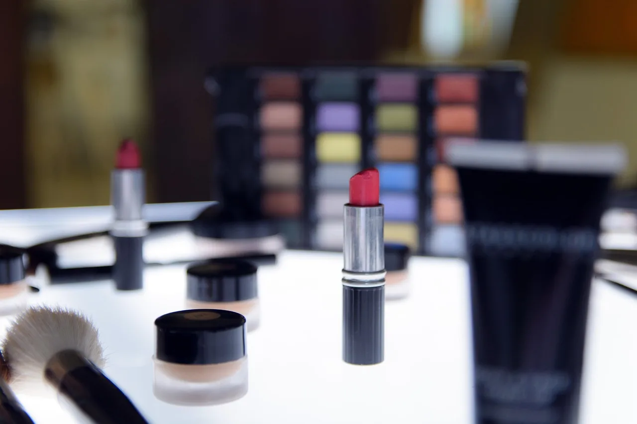 lipstick, makeup, cosmetics, red lipstick, products, beauty, beauty products, cosmetic products, cosmetics, beauty products, beauty products, beauty products, beauty products, beauty products, cosmetic products. Beauty expert analysis of celebrity timelines: four routes a quote takes into print