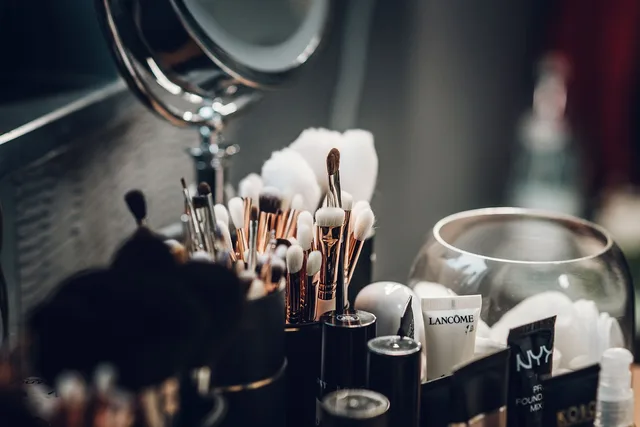 makeup, cosmetics, glass, lipstick, eye painting, accessories, style, elegant, eyelids, crayon, brush, powder, beauty, studio, makeup, makeup, makeup, makeup, makeup, cosmetics, cosmetics. How FDA and FTC rules shape cosmetic transformation timelines