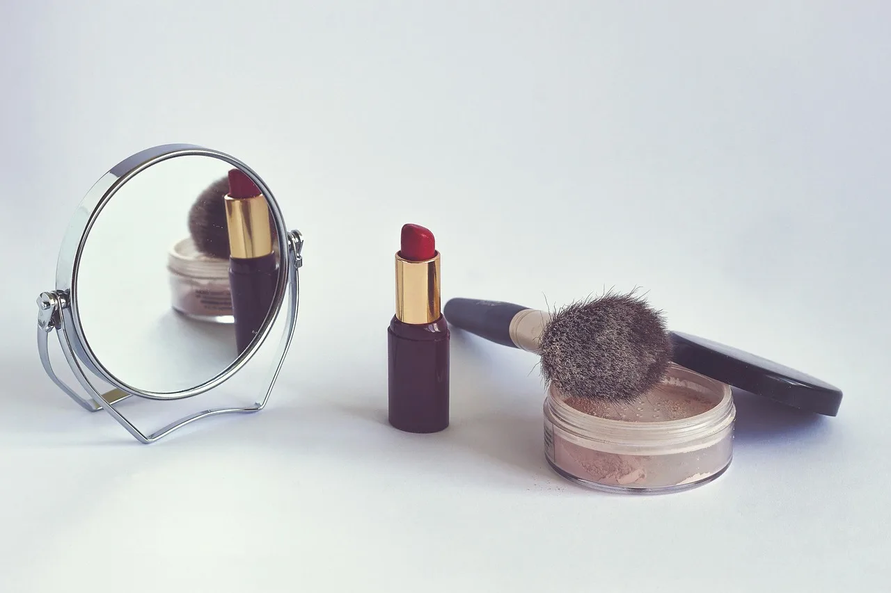 cosmetics, powder, lipstick, cosmetic brush, mirror, makeup, accessories, beauty, cosmetics, cosmetics, cosmetics, cosmetics, cosmetics, lipstick, lipstick, lipstick, makeup, accessories. How to choose beauty expert analysis of cosmetic timelines: a ten-point score