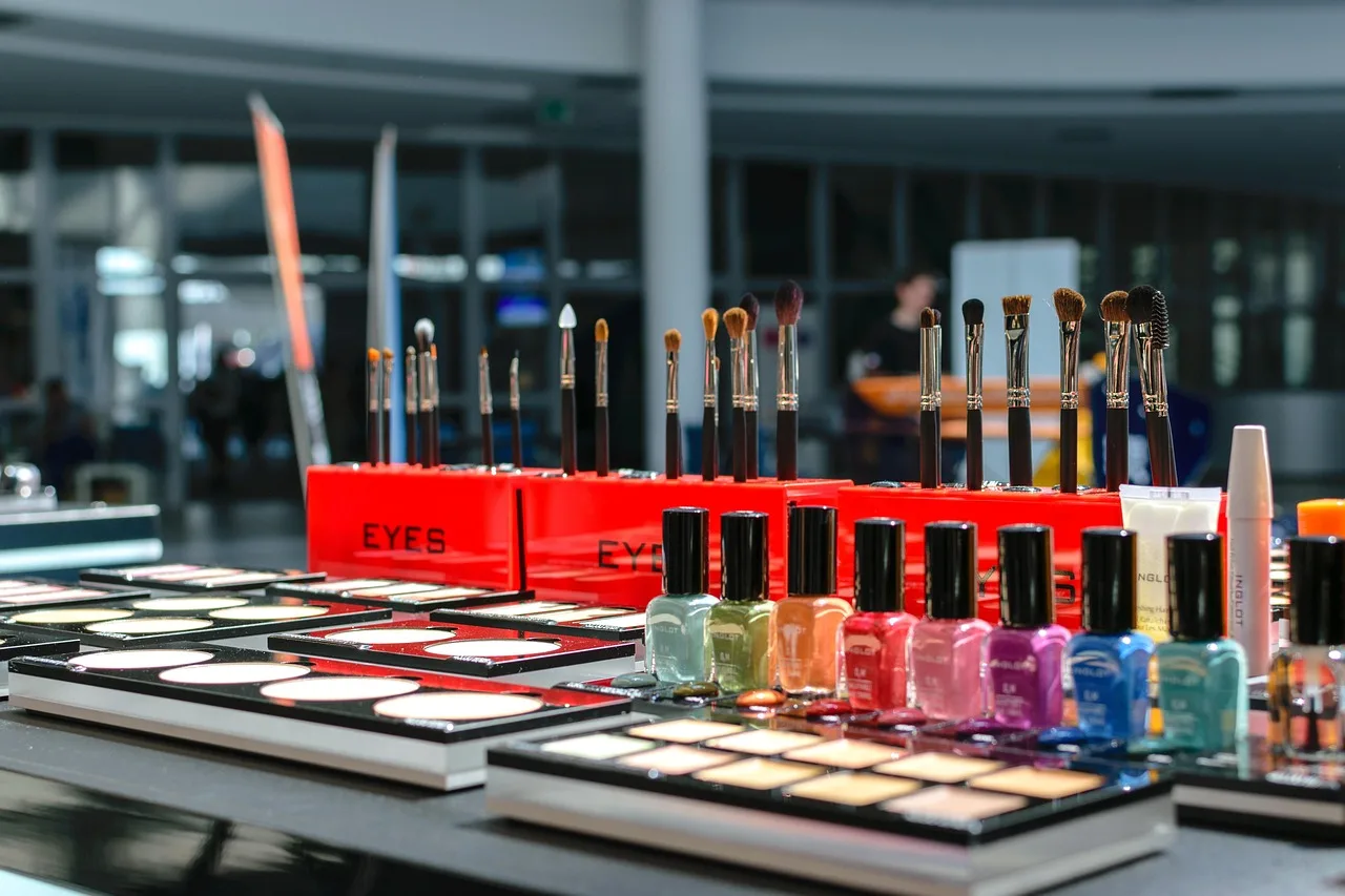 beauty salon, spa, cosmetics, biological, people, customers, makeup, cosmetic brush, cosmetic, fair, show, powder, accessories, beauty, shadows, face, lipstick, painting, woman, paint, elegance, colorful, fashion, eye painting, nails, lacquer, ink, exhibition, store, living room, sale, crayons, hybrid, hybrid lacquer, nails hybrid, beauty salon, beauty salon, beauty salon, beauty salon, beauty salon. Before and After Photo Advertising Rules: FTC Context