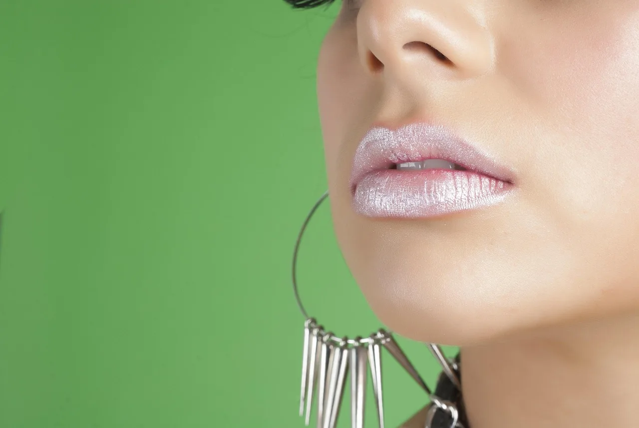 woman, lips, makeup, model, earrings, lip gloss, jewelry, accesory, glitter, beauty, lips, lips, lips, lips, lips, makeup, makeup, earrings, jewelry, jewelry. Medical tourism to Mexico: US border cosmetic prices, CMS and CDC rules, broker claims